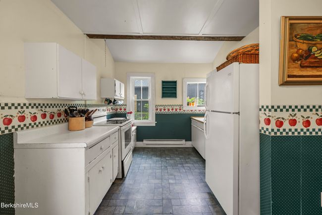 9 High St, Home with 6 bedrooms, 3 bathrooms and 4 parking in Lenox MA | Image 32
