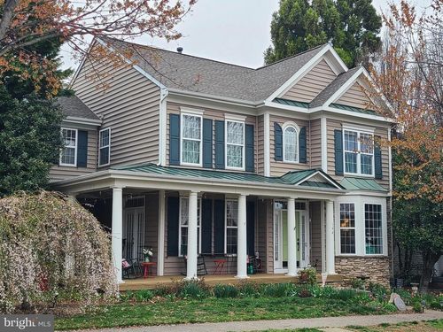 194 Braddock St, CHARLES TOWN, WV, 25414-5084 | Card Image