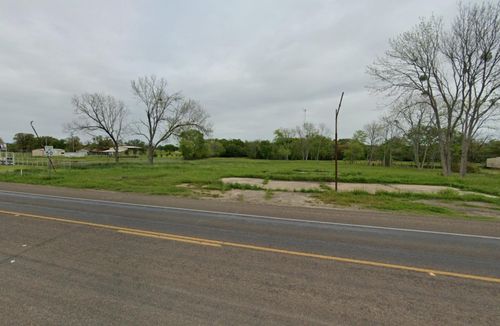 700 N May St, Madisonville, TX, 77864-3304 | Card Image