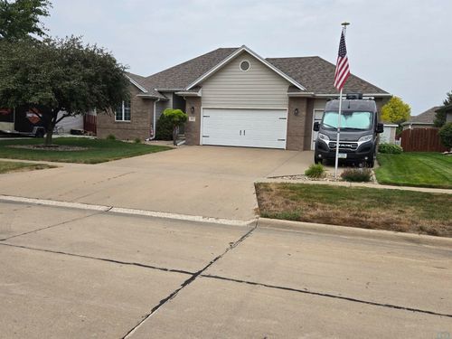 415 Brookshire Ct., Sergeant Bluff, IA, 51054 | Card Image