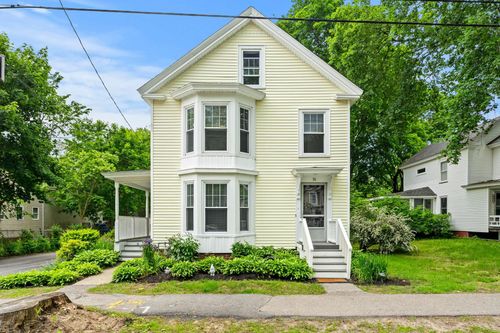 28 Washington St, Exeter, NH, 03833-2020 | Card Image
