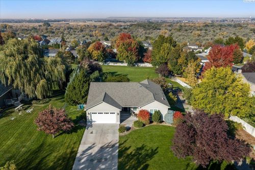 210 Windwood Ln, Richland, WA, 99352-7678 | Card Image