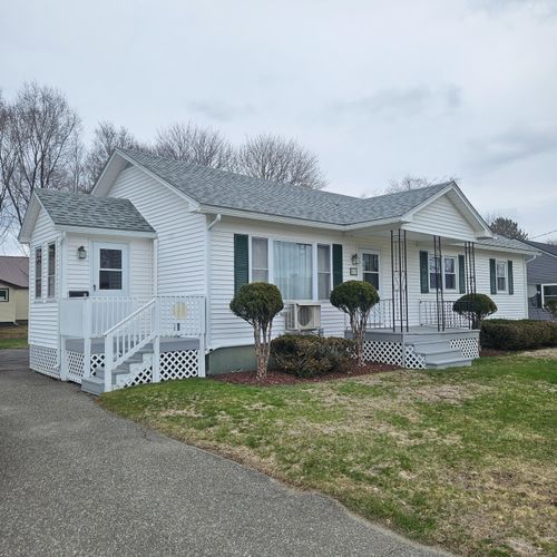 9 Grove Street, East Millinocket, ME, 04430 | Card Image