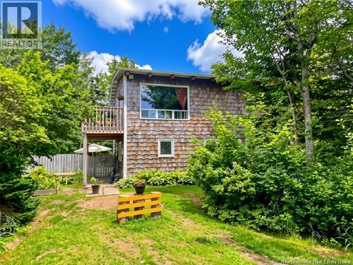 256 Belle Isle St, House with 3 bedrooms, 2 bathrooms and null parking in Shediac NB | Card Image