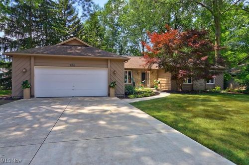 208 Westwind Dr, Avon Lake, OH, 44012-2405 | Card Image