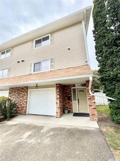 1908 3rd Ave E, Prince Albert, SK, S6V6P6 | Card Image