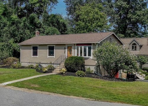 2 W 2nd St, Sutton, MA, 01590 | Card Image