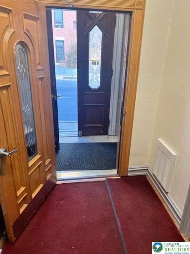 Vestibule and security door | Image 6