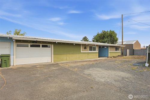 410 Loring Dr, Moses Lake, WA, 98837-3315 | Card Image