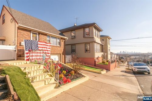 211 Bergen Ave, Kearny, NJ, 07032-3323 | Card Image