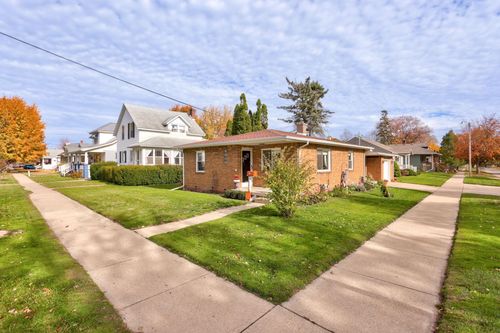 215 S Kiesel St, Bay City, MI, 48706-4354 | Card Image