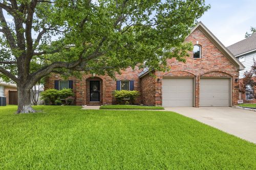 5219 Shadow Glen Dr, Grapevine, TX, 76051-7349 | Card Image