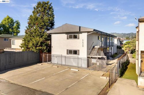 6628 Helen Ct, Oakland, CA, 94608 | Card Image