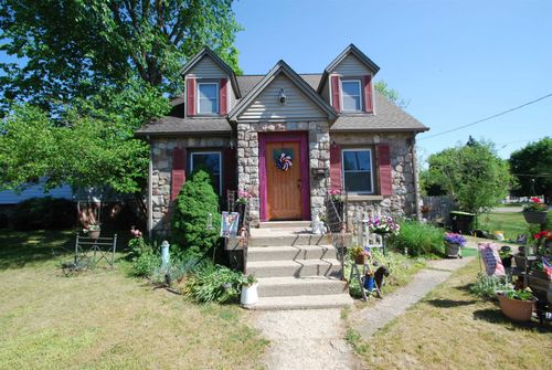 135 Carpenter St, West Branch, MI, 48661-1111 | Card Image