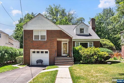 250 Briarcliff Rd, Teaneck, NJ, 07666-3001 | Card Image