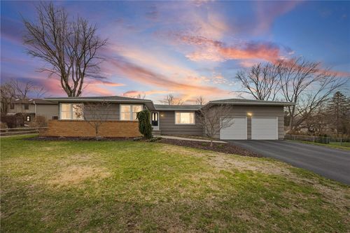 4 Putting Green Ln, Penfield, NY, 14526-2525 | Card Image