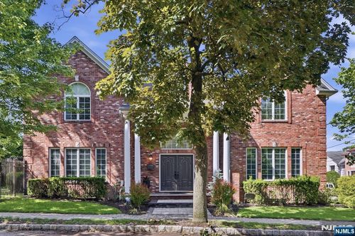 70 Mcelroy Ave, Fort Lee, NJ, 07024-6431 | Card Image