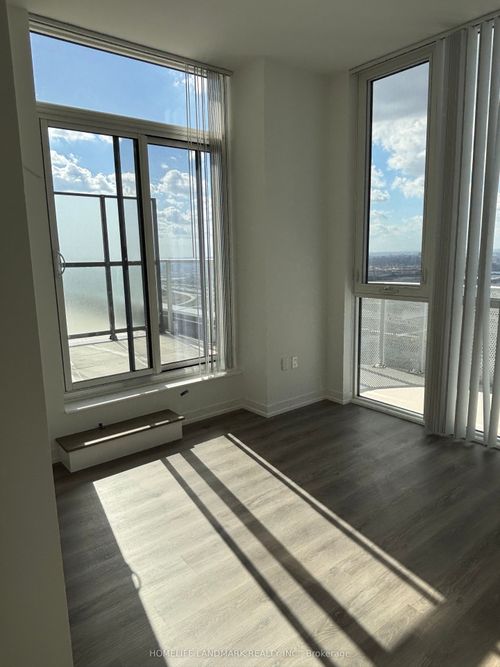 ph110-28 Interchange Way, Concord, ON, L4K5C3 | Card Image