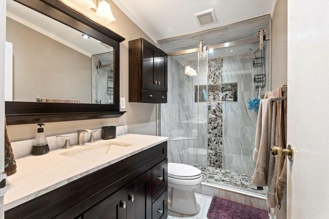 Hall bathroom which has been beautifully updated | Image 22