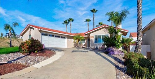 30820 Early Round Dr, Canyon Lake, CA, 92587-7578 | Card Image