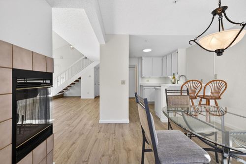 23 Meridian Cir, Rohnert Park, CA, 94928-3660 | Card Image