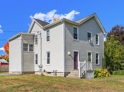 12 Chester St, Chicopee, MA, 01013-1306 | Card Image