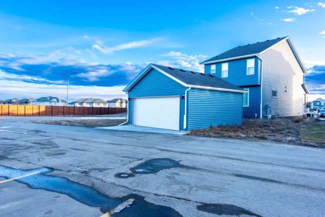 1149 Chinook Gate Bay Sw, Home with 4 bedrooms, 3 bathrooms and 2 parking in Airdrie AB | Image 4