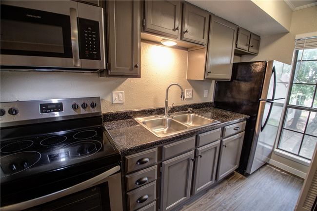 APT-1034 - 1510 W North Loop Blvd, Condo with 0 bedrooms, 1 bathrooms and 1 parking in Austin TX | Image 5