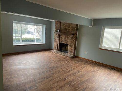 239 Oxford Lake Dr, Oxford, MI, 48371-5165 | Card Image