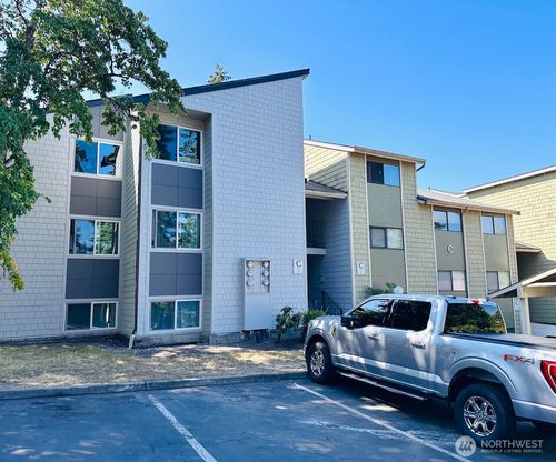 c301-2020 Grant Ave S, Renton, WA, 98055-3616 | Card Image