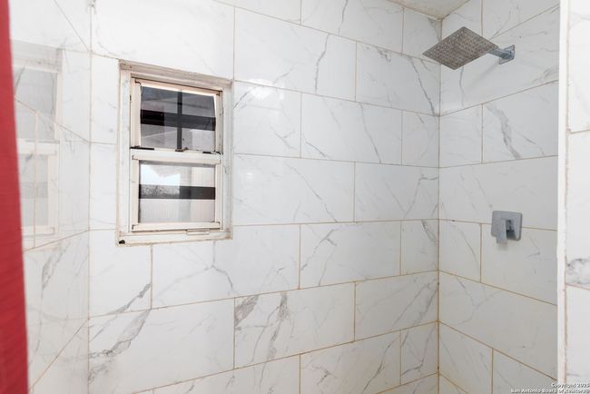 13934 N Interstate 35, House other with 3 bedrooms, 1 bathrooms and null parking in Moore TX | Image 17