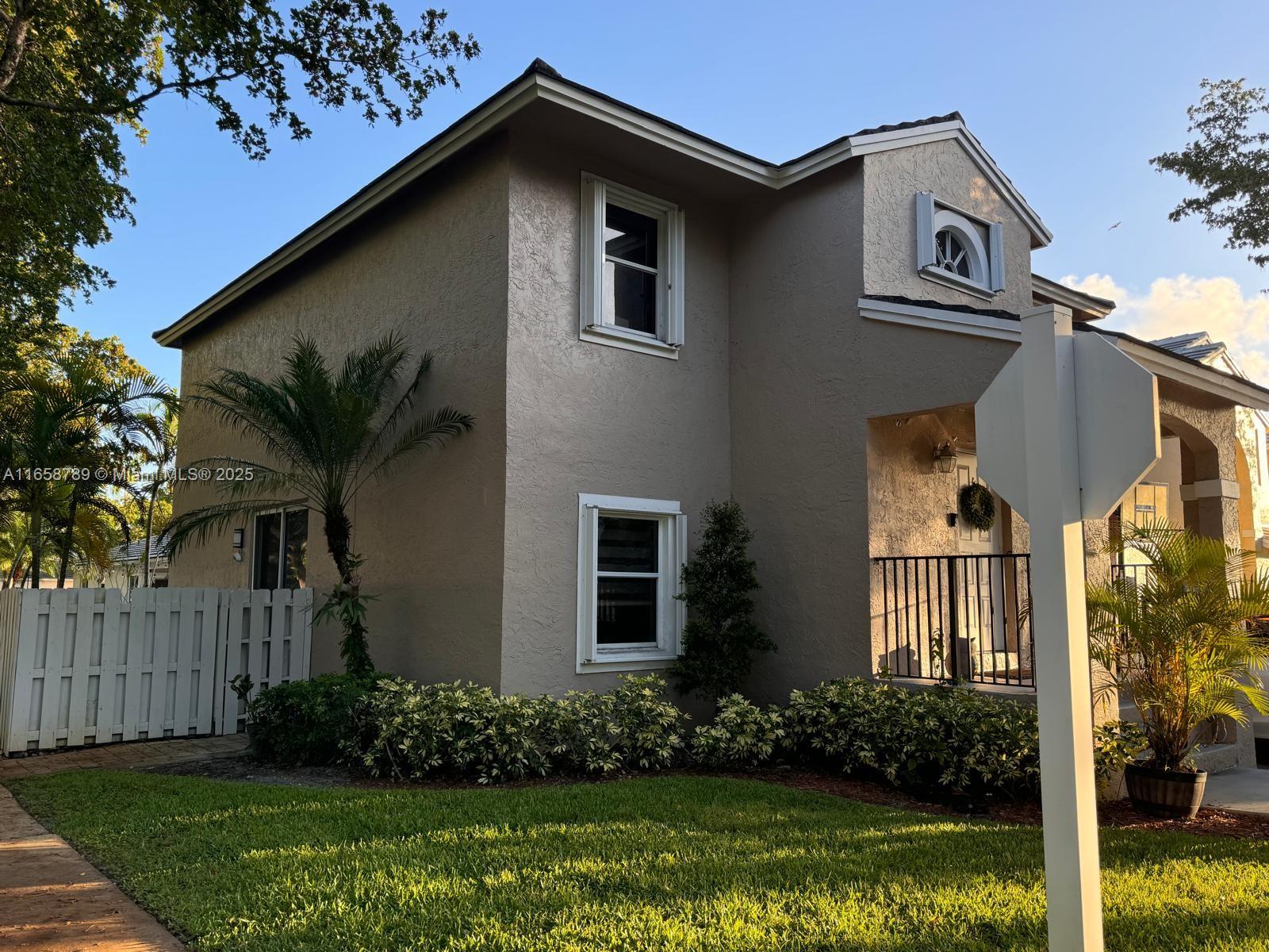 9th Ct, Plantation, FL 33324