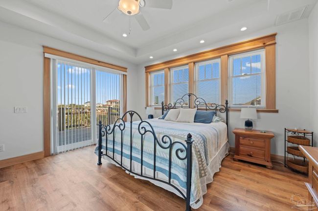 Sliding door leads to balcony | Image 18