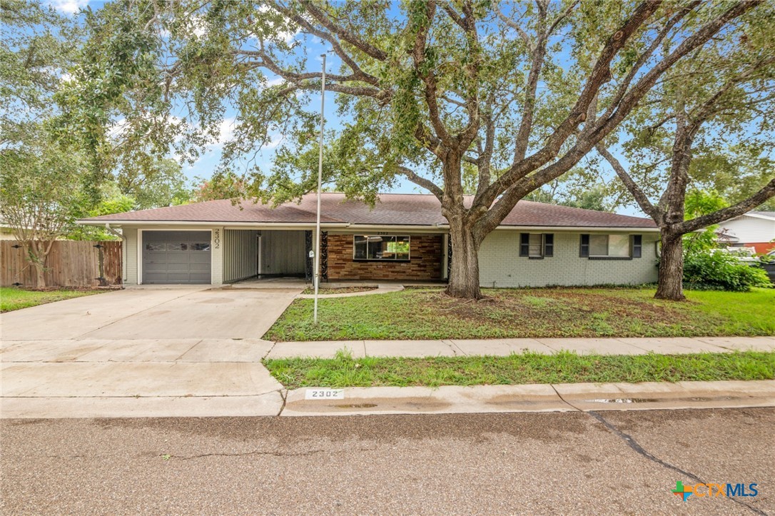 College Dr, Victoria, TX 77901