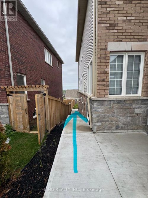 83 Atlantis Drive, Orillia, ON, L3V8L4 | Card Image