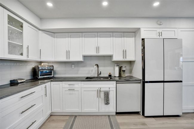 APT-403 - 1340 Ocean Blvd, Condo with 2 bedrooms, 2 bathrooms and null parking in Pompano Beach FL | Image 37
