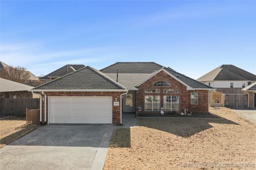 1524 Persimmon Ln, Ardmore, OK, 73401-1142 | Card Image