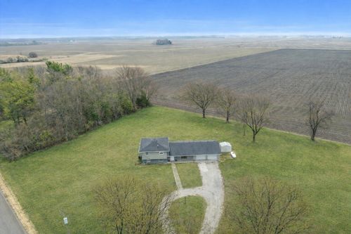 15795 E 2550 North Rd, Hudson, IL, 61748-9389 | Card Image