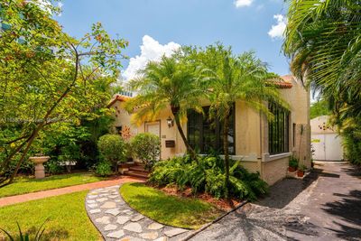 410 Alhambra Cir, House other with 3 bedrooms, 2 bathrooms and null parking in Coral Gables FL | Image 2