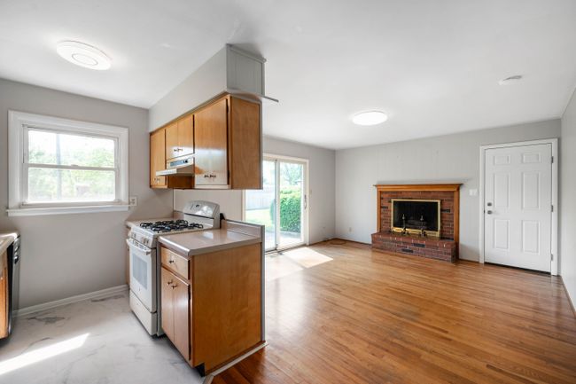 Dining room open to kitchen | Image 11