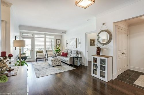 404-35 Baker Hill Blvd, Stouffville, ON, L4A1P8 | Card Image