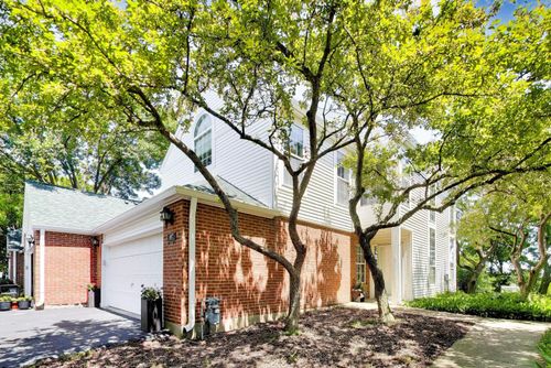 107 Welwyn St, Lake Bluff, IL, 60044-1151 | Card Image