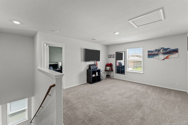 449 Middle Green Loop, House other with 3 bedrooms, 3 bathrooms and null parking in Floresville TX | Image 15