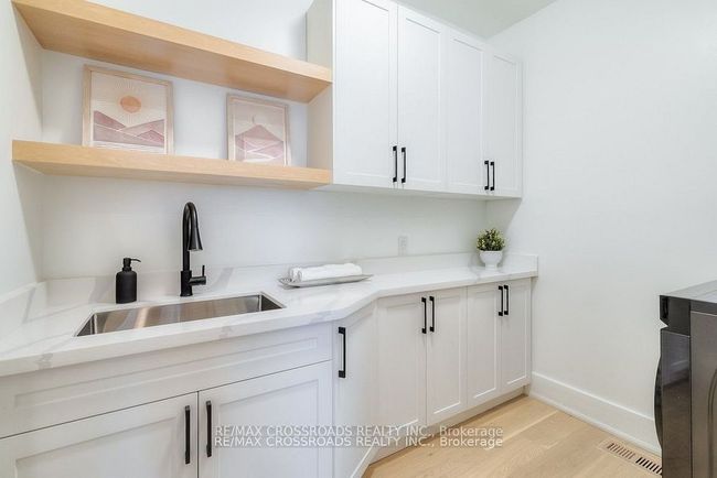 696 Hillview Cres, House other with 6 bedrooms, 5 bathrooms and 10 parking in Pickering ON | Image 23