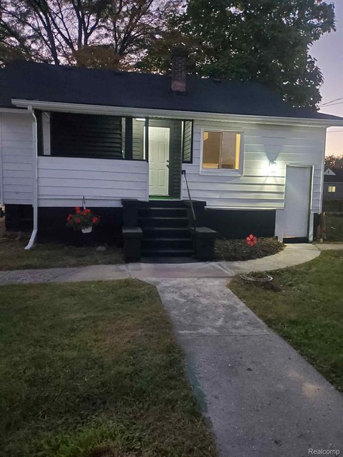 3155 Walnut St, Inkster, MI, 48141-2260 | Card Image