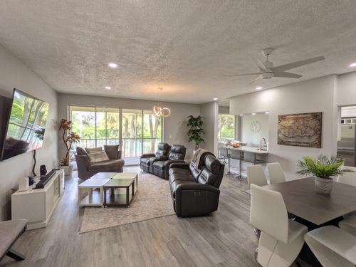 f2-105 Half Moon Cir, Hypoluxo, FL, 33462-6506 | Card Image