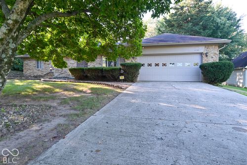 3755 W County Line Rd, Greenwood, IN, 46142-9407 | Card Image