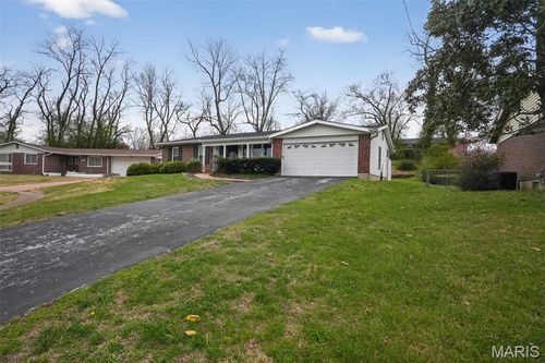 912 Cheri Heights Ct, Ferguson, MO, 63135-2134 | Card Image