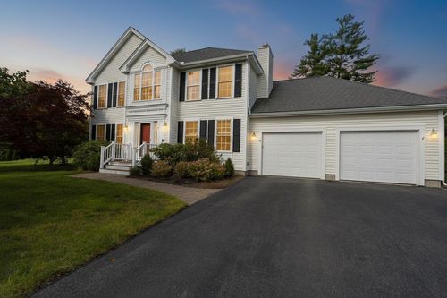 4 Aspen Dr, Somersworth, NH, 03878-1122 | Card Image