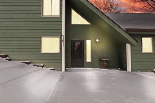 6055 Shaftsburg Rd, Williamston, MI, 48895-9636 | Card Image